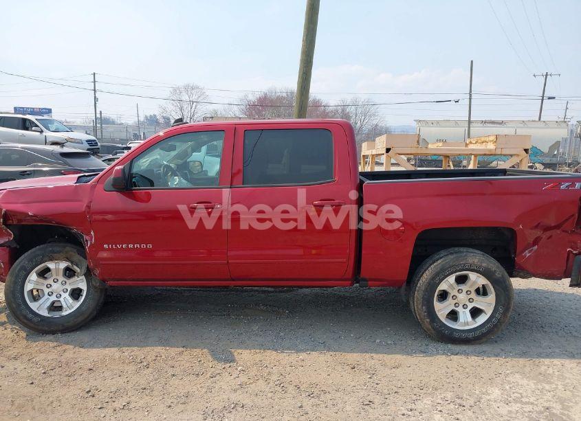 Photo 14 of 2018 Chevrolet Silverado 1500 2LT (VIN 3GCUKRECXJG484145)