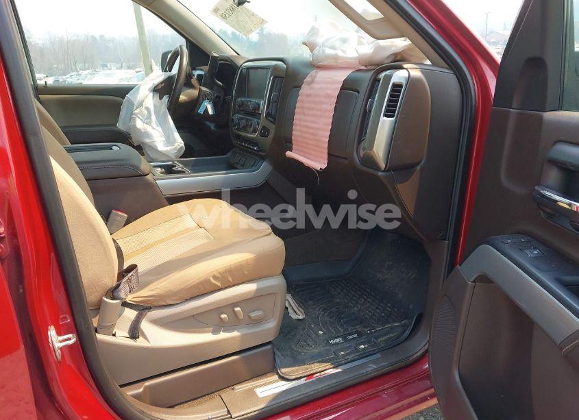 Photo 5 of 2018 Chevrolet Silverado 1500 2LT (VIN 3GCUKRECXJG484145)