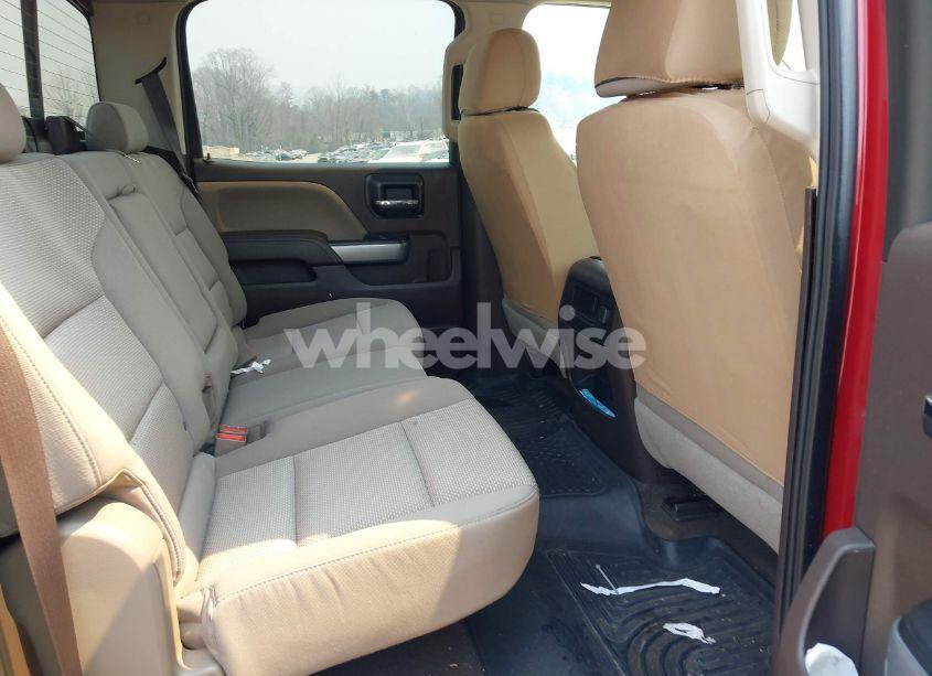 Photo 8 of 2018 Chevrolet Silverado 1500 2LT (VIN 3GCUKRECXJG484145)