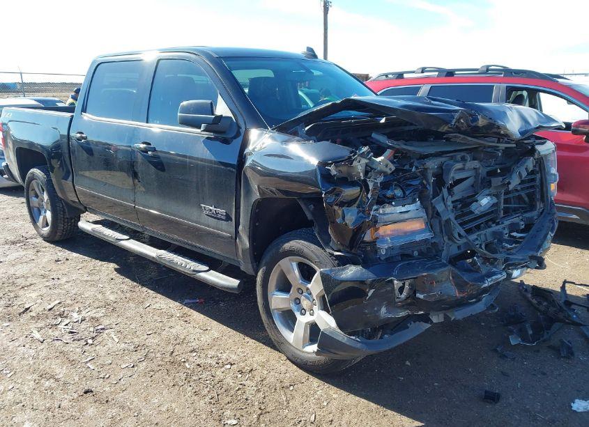 2018 Chevrolet Silverado 1500 2LT (VIN 3GCUKRECXJG496411) main photo