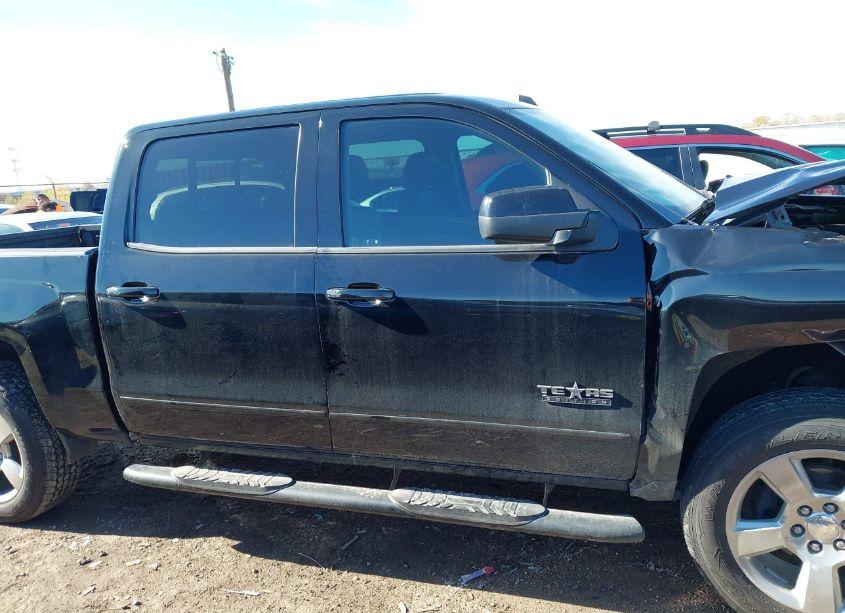 Photo 13 of 2018 Chevrolet Silverado 1500 2LT (VIN 3GCUKRECXJG496411)