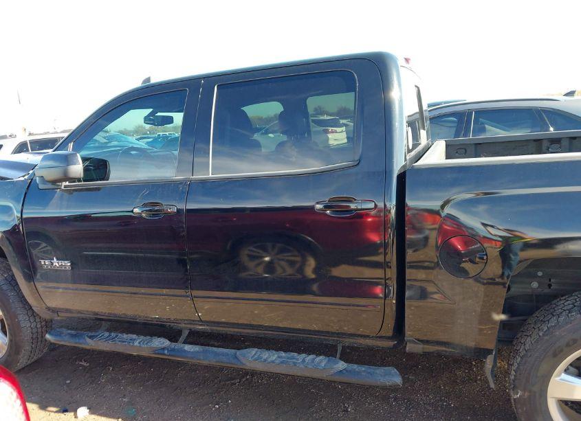 Photo 14 of 2018 Chevrolet Silverado 1500 2LT (VIN 3GCUKRECXJG496411)