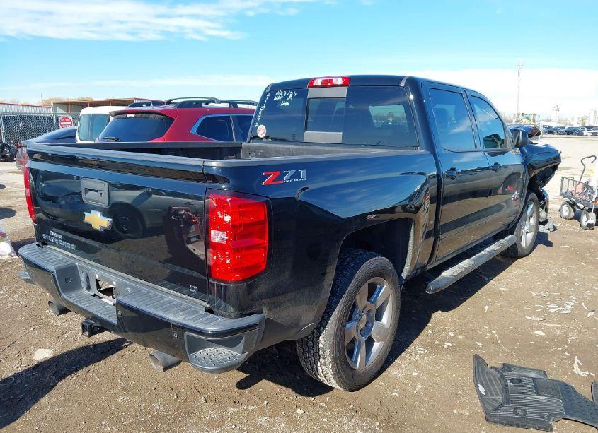 Photo 4 of 2018 Chevrolet Silverado 1500 2LT (VIN 3GCUKRECXJG496411)