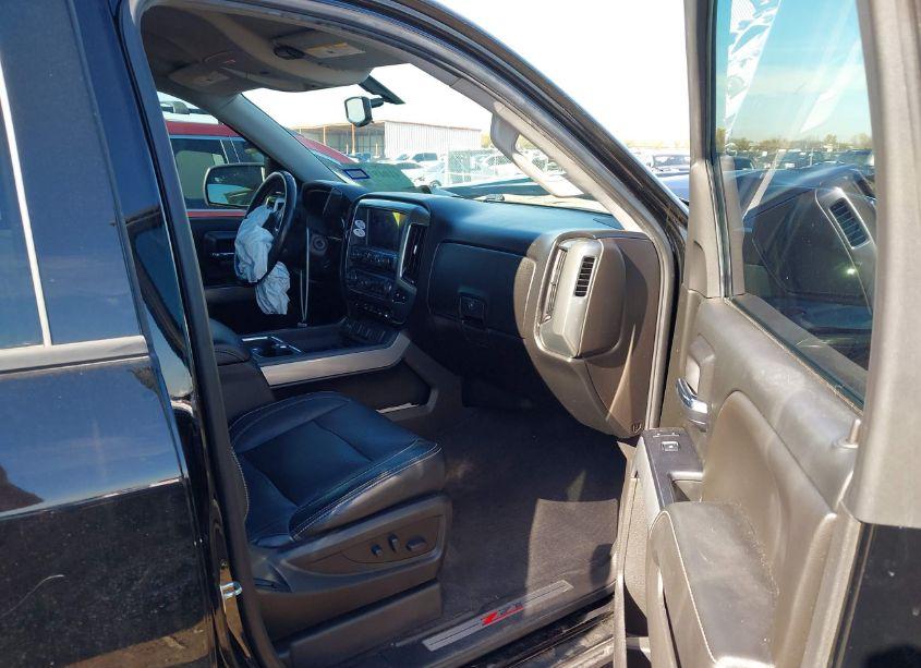 Photo 5 of 2018 Chevrolet Silverado 1500 2LT (VIN 3GCUKRECXJG496411)