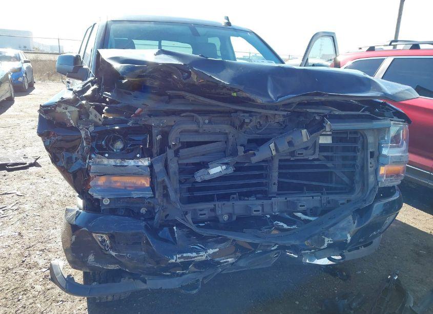 Photo 6 of 2018 Chevrolet Silverado 1500 2LT (VIN 3GCUKRECXJG496411)