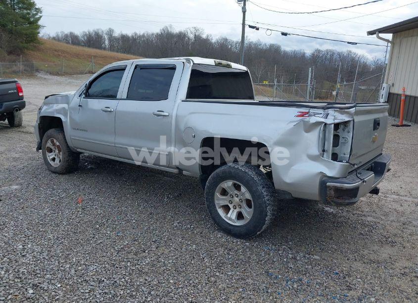 Photo 3 of 2018 Chevrolet Silverado 1500 2LT (VIN 3GCUKRECXJG534672)