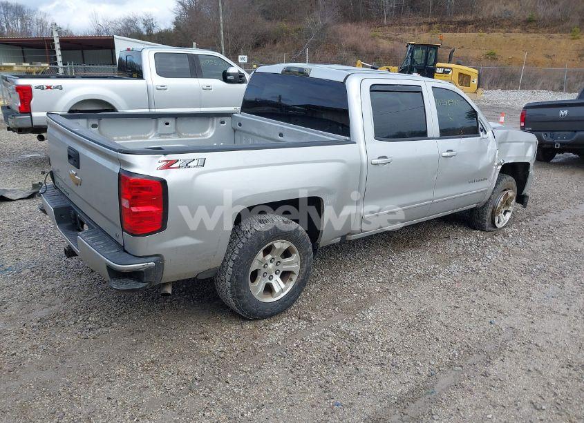 Photo 4 of 2018 Chevrolet Silverado 1500 2LT (VIN 3GCUKRECXJG534672)