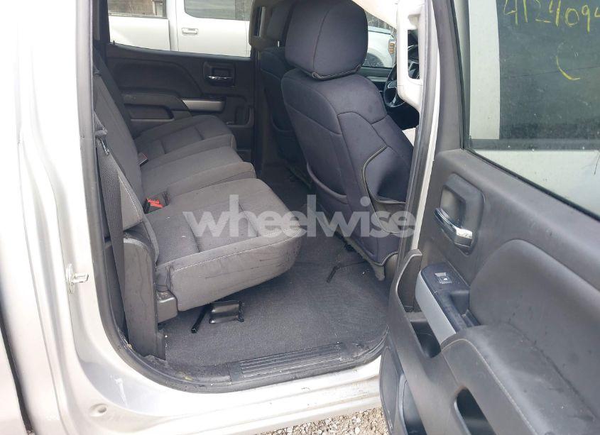 Photo 8 of 2018 Chevrolet Silverado 1500 2LT (VIN 3GCUKRECXJG534672)