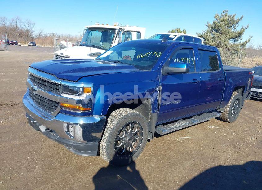 Photo 2 of 2018 Chevrolet Silverado 1500 1LT (VIN 3GCUKREH1JG148282)