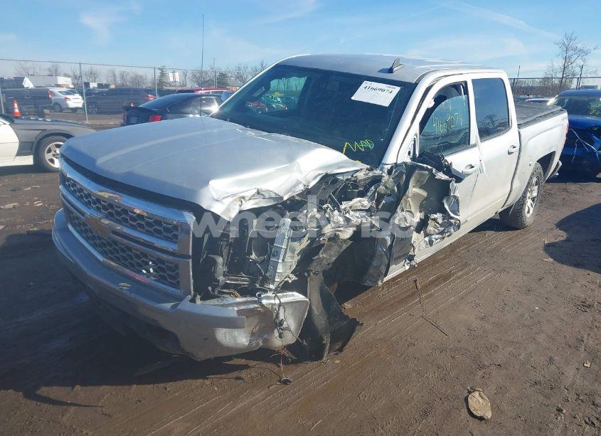 Photo 2 of 2015 Chevrolet Silverado 1500 1LT (VIN 3GCUKREH3FG267507)