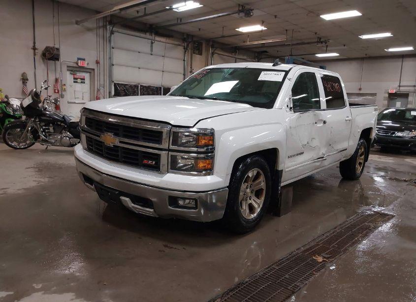Photo 2 of 2015 Chevrolet Silverado 1500 2LT (VIN 3GCUKREH4FG235052)