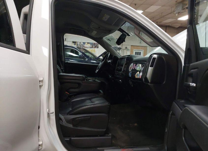 Photo 5 of 2015 Chevrolet Silverado 1500 2LT (VIN 3GCUKREH4FG235052)