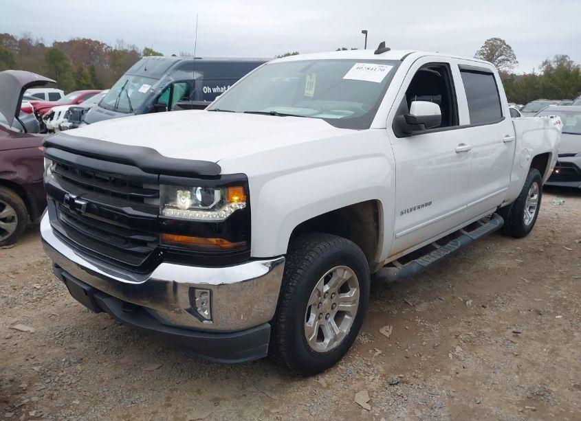 Photo 2 of 2018 Chevrolet Silverado 1500 1LT (VIN 3GCUKREH5JG255206)