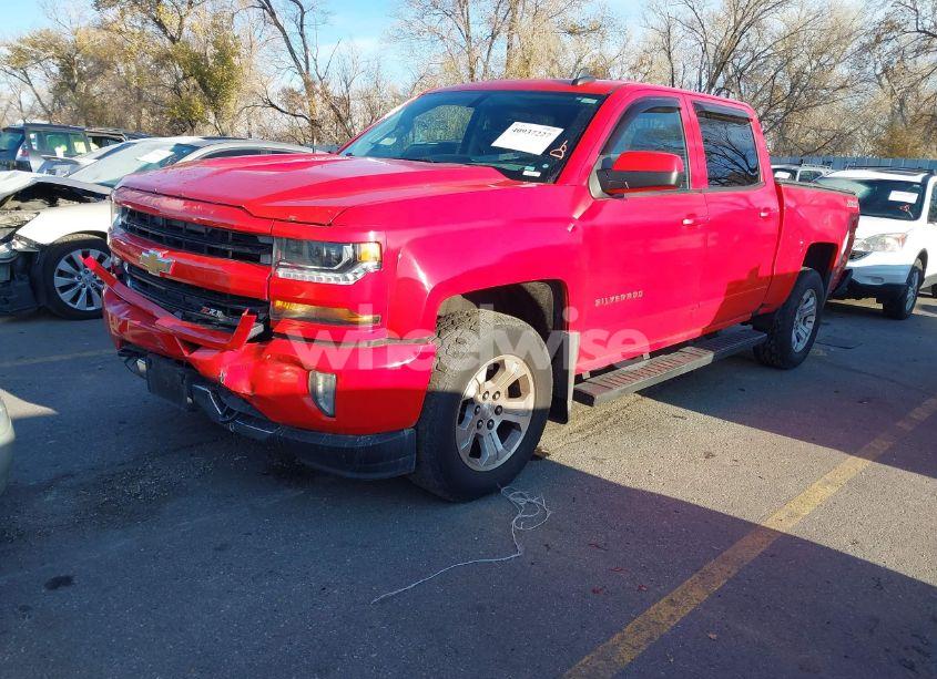 Photo 2 of 2017 Chevrolet Silverado 1500 2LT (VIN 3GCUKREH6HG129737)