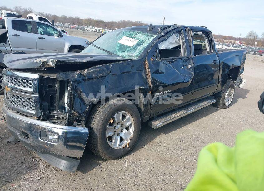 Photo 2 of 2015 Chevrolet Silverado 1500 1LT (VIN 3GCUKREHXFG462293)
