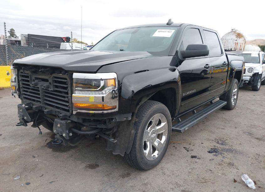 Photo 2 of 2018 Chevrolet Silverado 1500 LT (VIN 3GCUKRER7JG356577)