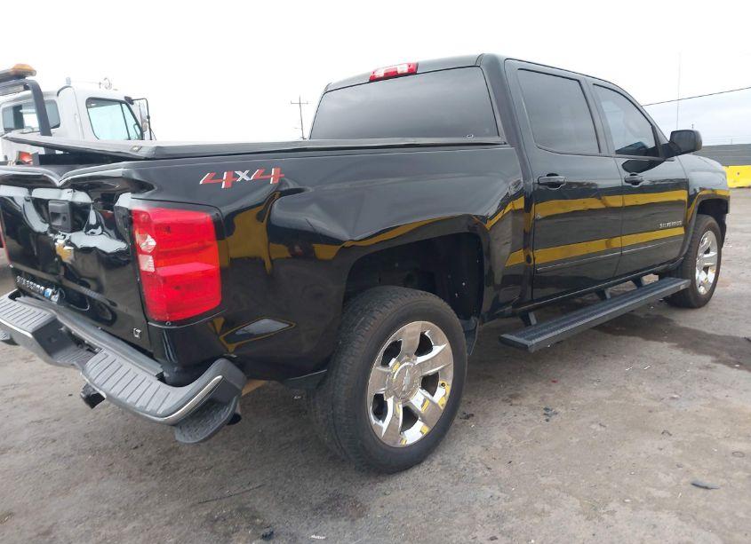 Photo 4 of 2018 Chevrolet Silverado 1500 LT (VIN 3GCUKRER7JG356577)