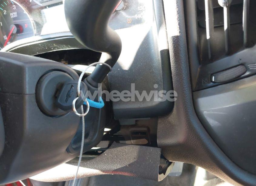 Photo 11 of 2018 Chevrolet Silverado 1500 LT (VIN 3GCUKRER7JG388431)