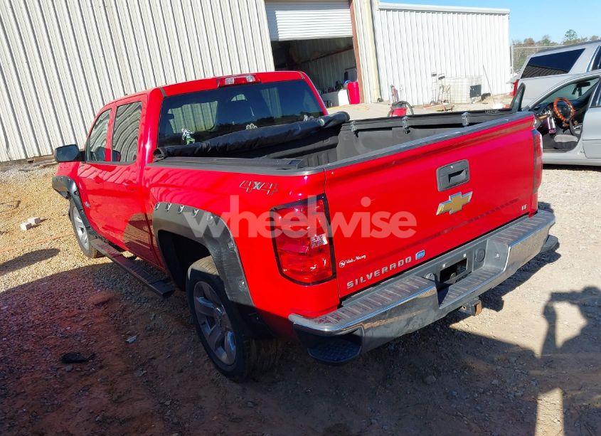 Photo 3 of 2018 Chevrolet Silverado 1500 LT (VIN 3GCUKRER7JG388431)