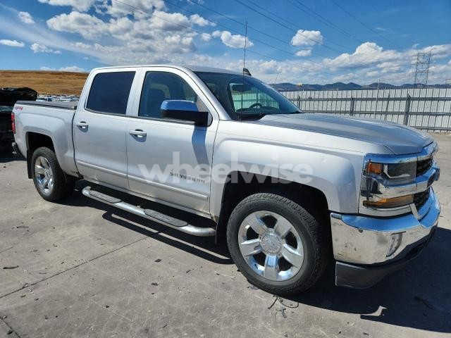 Photo 2 of 2018 CHEVROLET SILVERADO K1500 LT N/A (VIN 3GCUKRERXJG344441)