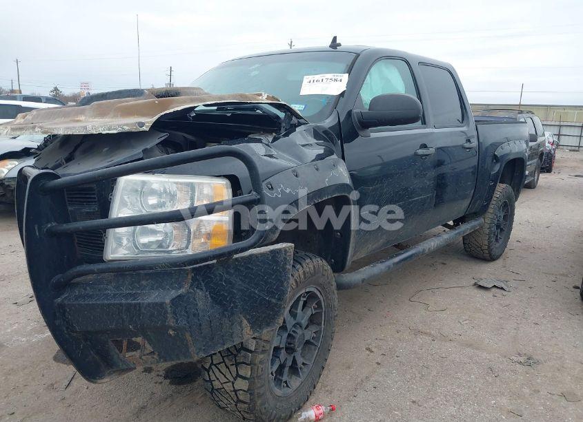 Photo 2 of 2013 Chevrolet Silverado 1500 LT (VIN 3GCUKSE27DG325523)