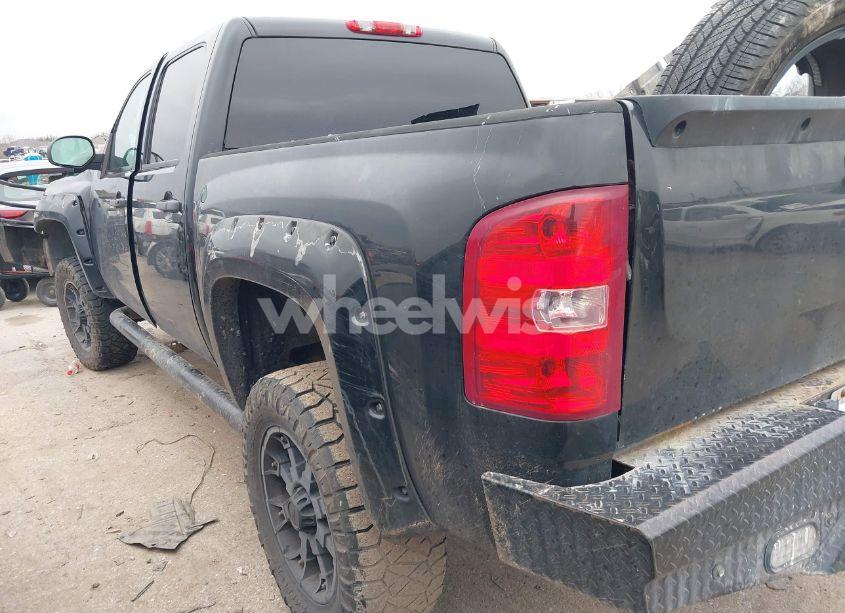 Photo 3 of 2013 Chevrolet Silverado 1500 LT (VIN 3GCUKSE27DG325523)