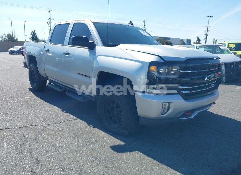 2018 Chevrolet Silverado 1500 2LZ (VIN 3GCUKSEC0JG272748) main photo