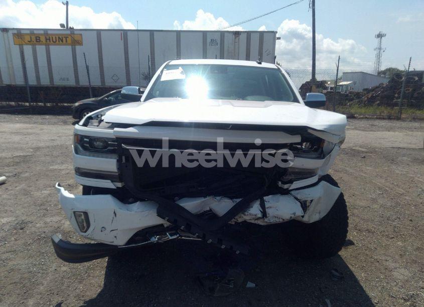 Photo 12 of 2018 Chevrolet Silverado 1500 2LZ (VIN 3GCUKSEC1JG557362)