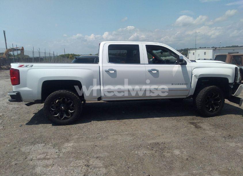 Photo 13 of 2018 Chevrolet Silverado 1500 2LZ (VIN 3GCUKSEC1JG557362)