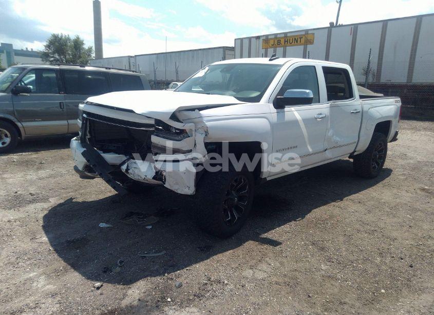 Photo 2 of 2018 Chevrolet Silverado 1500 2LZ (VIN 3GCUKSEC1JG557362)