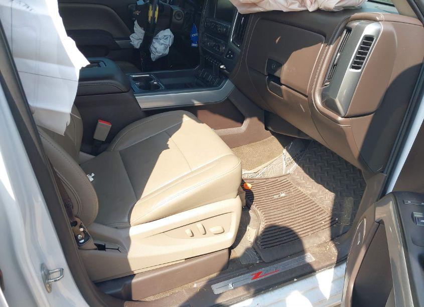 Photo 5 of 2017 Chevrolet Silverado 1500 2LZ (VIN 3GCUKSEC2HG113580)