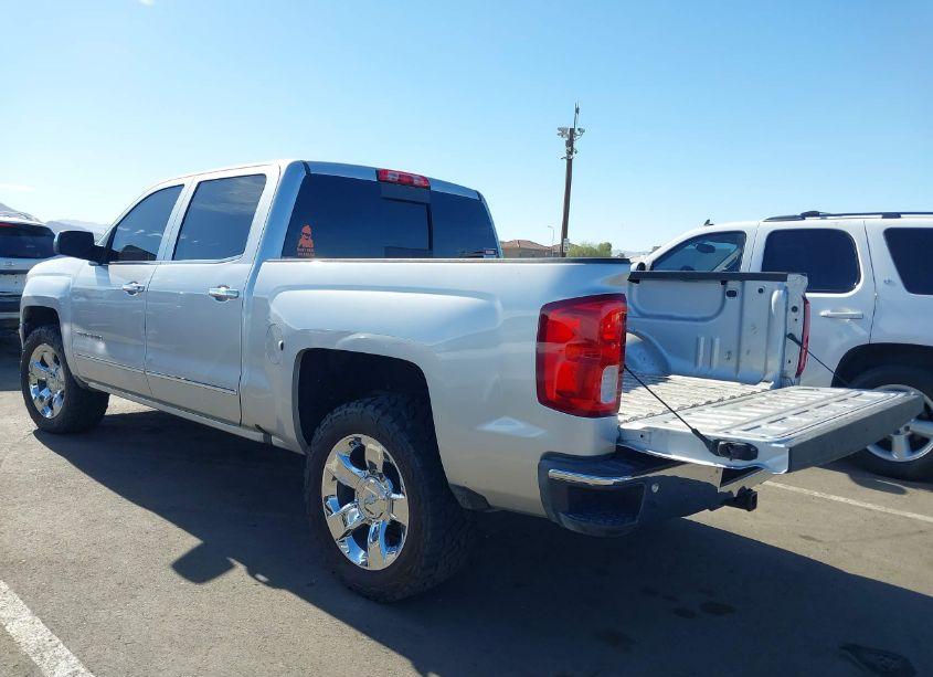Photo 3 of 2018 Chevrolet Silverado 1500 1LZ (VIN 3GCUKSEC2JG644929)