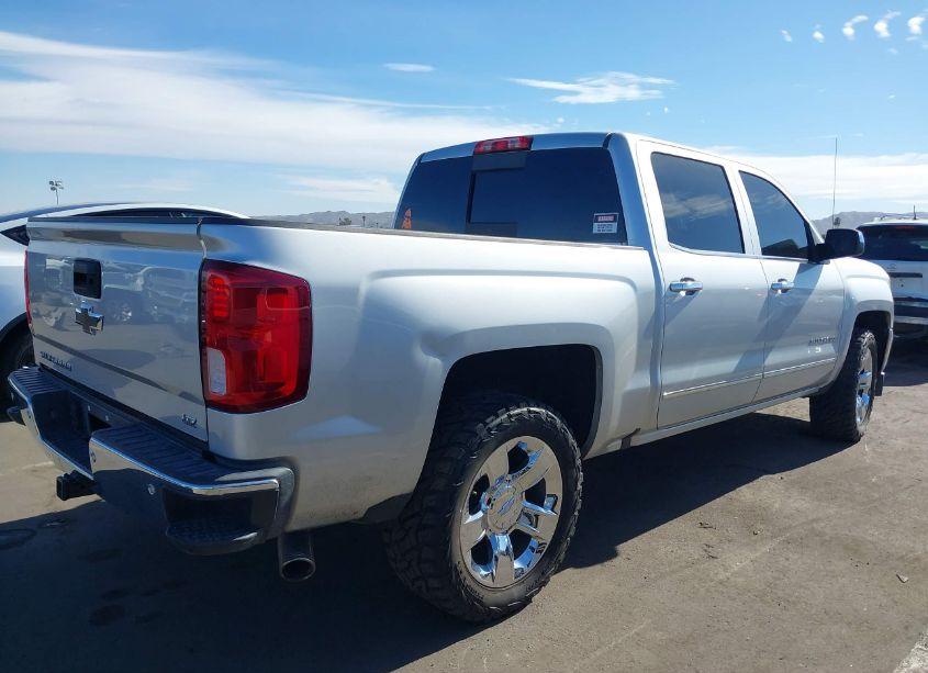 Photo 4 of 2018 Chevrolet Silverado 1500 1LZ (VIN 3GCUKSEC2JG644929)