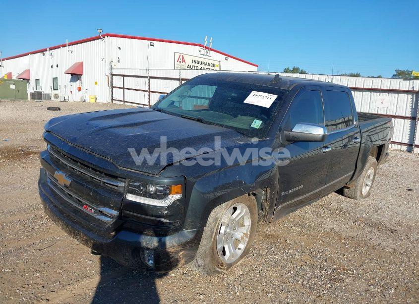 Photo 2 of 2018 Chevrolet Silverado 1500 2LZ (VIN 3GCUKSEC3JG221857)