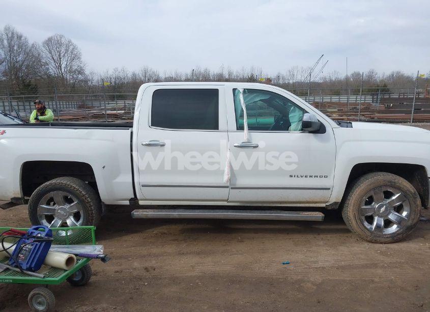 Photo 13 of 2018 Chevrolet Silverado 1500 1LZ (VIN 3GCUKSEC4JG217428)