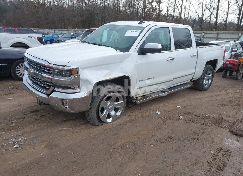 Photo 2 of 2018 Chevrolet Silverado 1500 1LZ (VIN 3GCUKSEC4JG217428)
