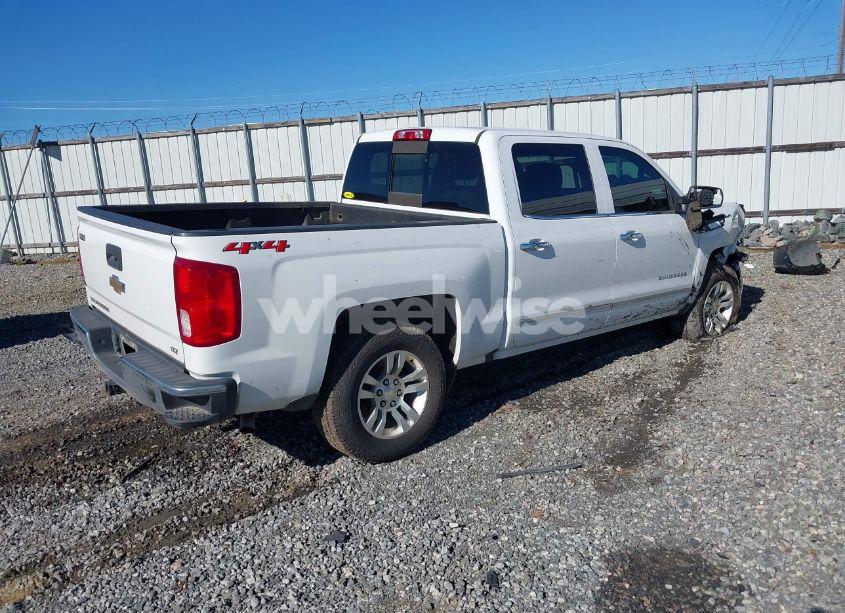 Photo 4 of 2018 Chevrolet Silverado 1500 1LZ (VIN 3GCUKSEC5JG220547)