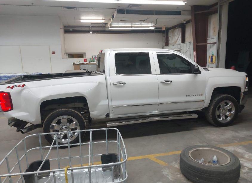 Photo 13 of 2018 Chevrolet Silverado 1500 1LZ (VIN 3GCUKSEC6JG138634)