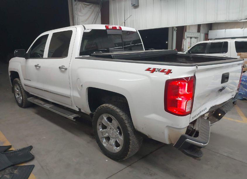 Photo 3 of 2018 Chevrolet Silverado 1500 1LZ (VIN 3GCUKSEC6JG138634)