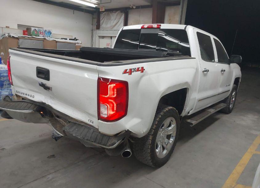 Photo 4 of 2018 Chevrolet Silverado 1500 1LZ (VIN 3GCUKSEC6JG138634)