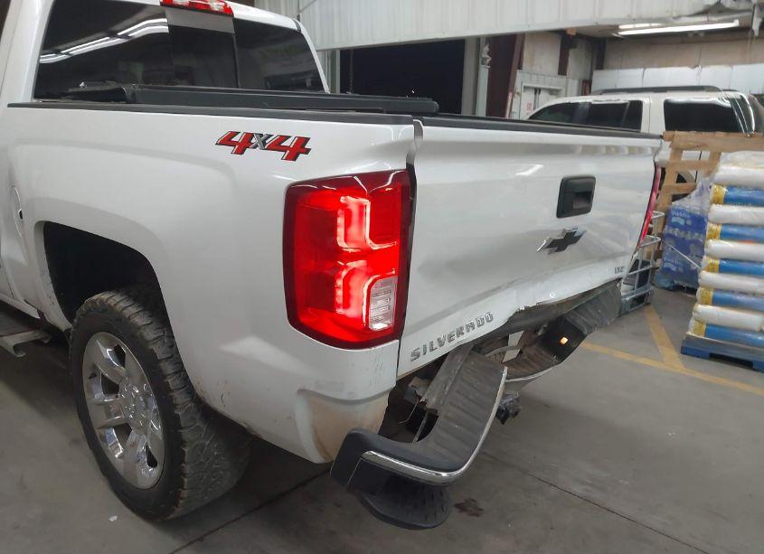 Photo 6 of 2018 Chevrolet Silverado 1500 1LZ (VIN 3GCUKSEC6JG138634)