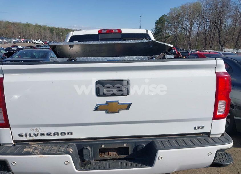Photo 16 of 2018 Chevrolet Silverado 1500 2LZ (VIN 3GCUKSEC8JG326233)