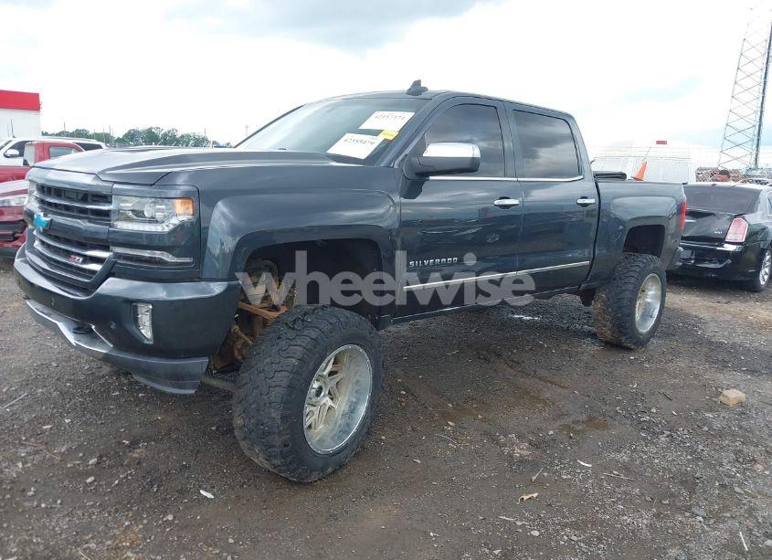 Photo 2 of 2018 Chevrolet Silverado 1500 2LZ (VIN 3GCUKSEC9JG223192)