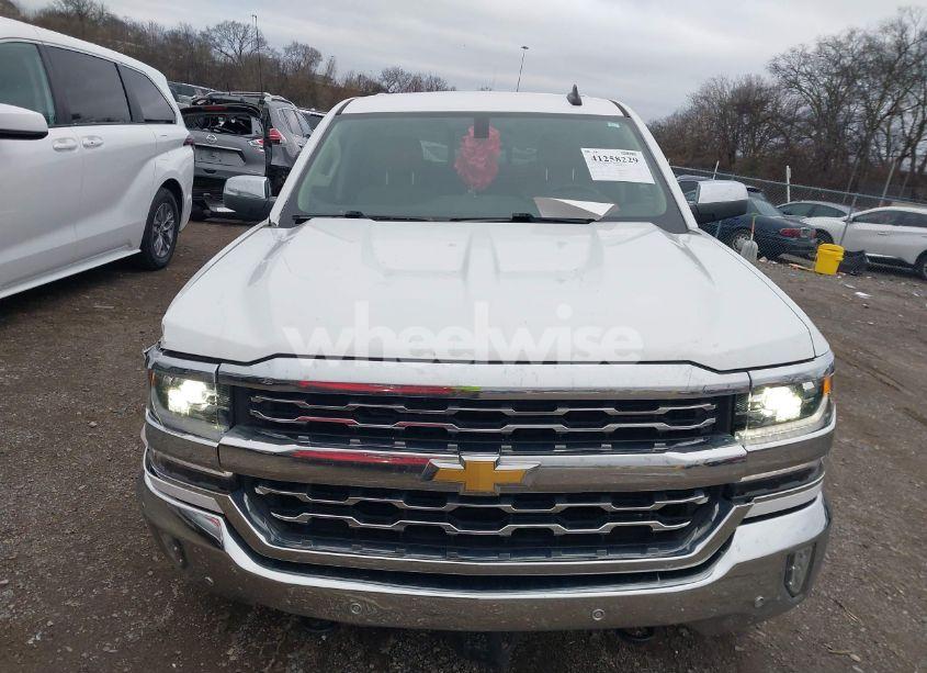 Photo 13 of 2018 Chevrolet Silverado 1500 1LZ (VIN 3GCUKSECXJG327822)