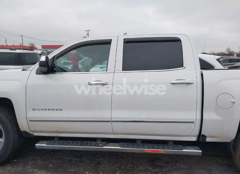 Photo 15 of 2018 Chevrolet Silverado 1500 1LZ (VIN 3GCUKSECXJG327822)