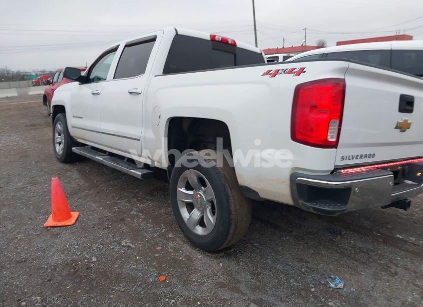 Photo 3 of 2018 Chevrolet Silverado 1500 1LZ (VIN 3GCUKSECXJG327822)