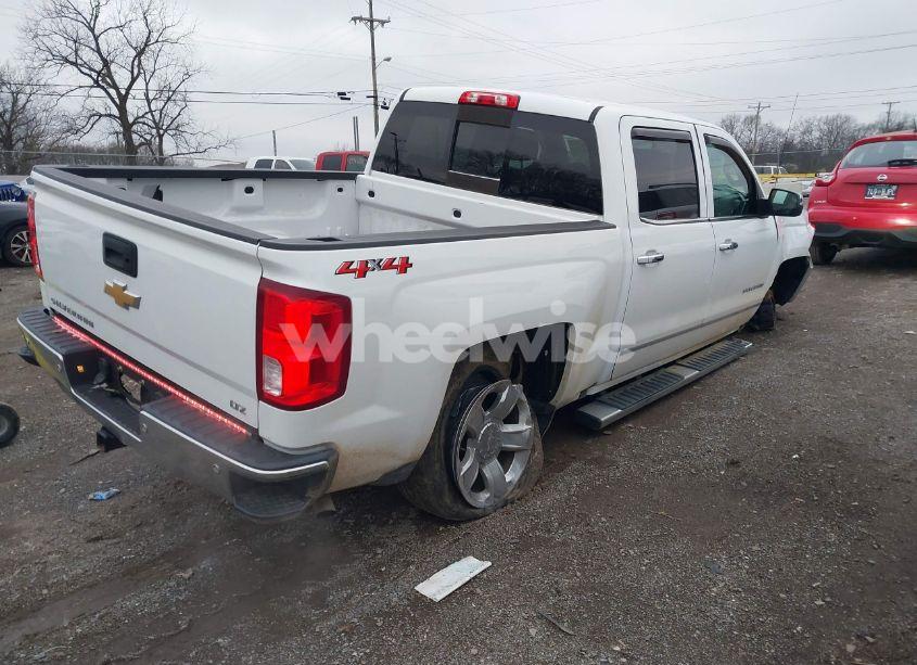 Photo 4 of 2018 Chevrolet Silverado 1500 1LZ (VIN 3GCUKSECXJG327822)