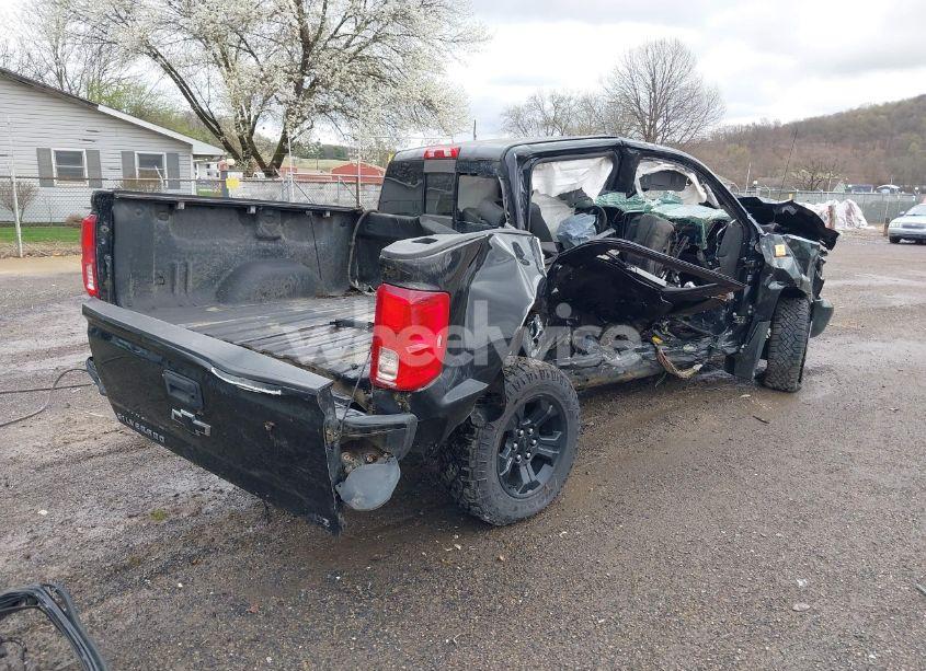 Photo 4 of 2018 Chevrolet Silverado 1500 2LZ (VIN 3GCUKSECXJG582759)