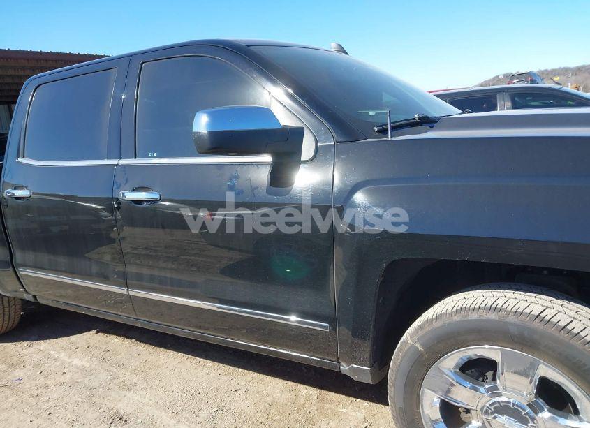 Photo 14 of 2018 Chevrolet Silverado 1500 1LZ (VIN 3GCUKSECXJG644368)
