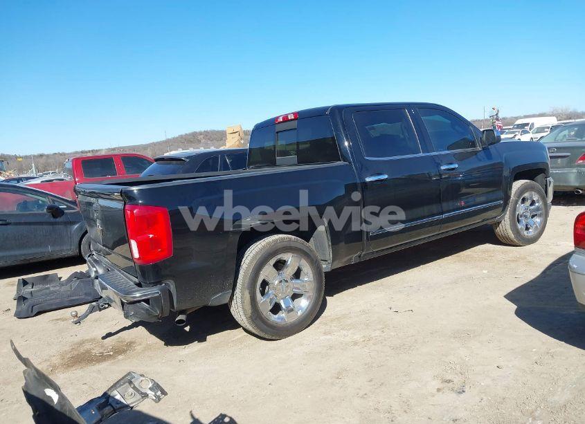 Photo 4 of 2018 Chevrolet Silverado 1500 1LZ (VIN 3GCUKSECXJG644368)